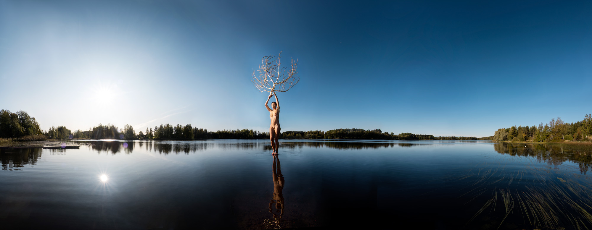KÄÄNNA JUURI XI. Fotografía y retoque digital. Lago Mustianoja, Hämeenkyrö, Finlandia