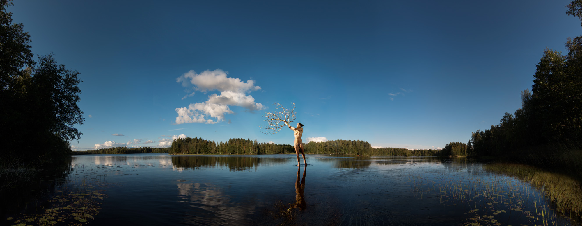 KÄÄNNA JUURI XIII. Fotografía y retoque digital. Lago Kelhajarvi, Hämeenkyrö, Finlandia