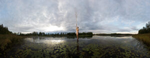 KÄÄNNA JUURI III. Fotografía y retoque digital. Lago Mustajarvi, Hämeenkyrö, Finlandia thumb