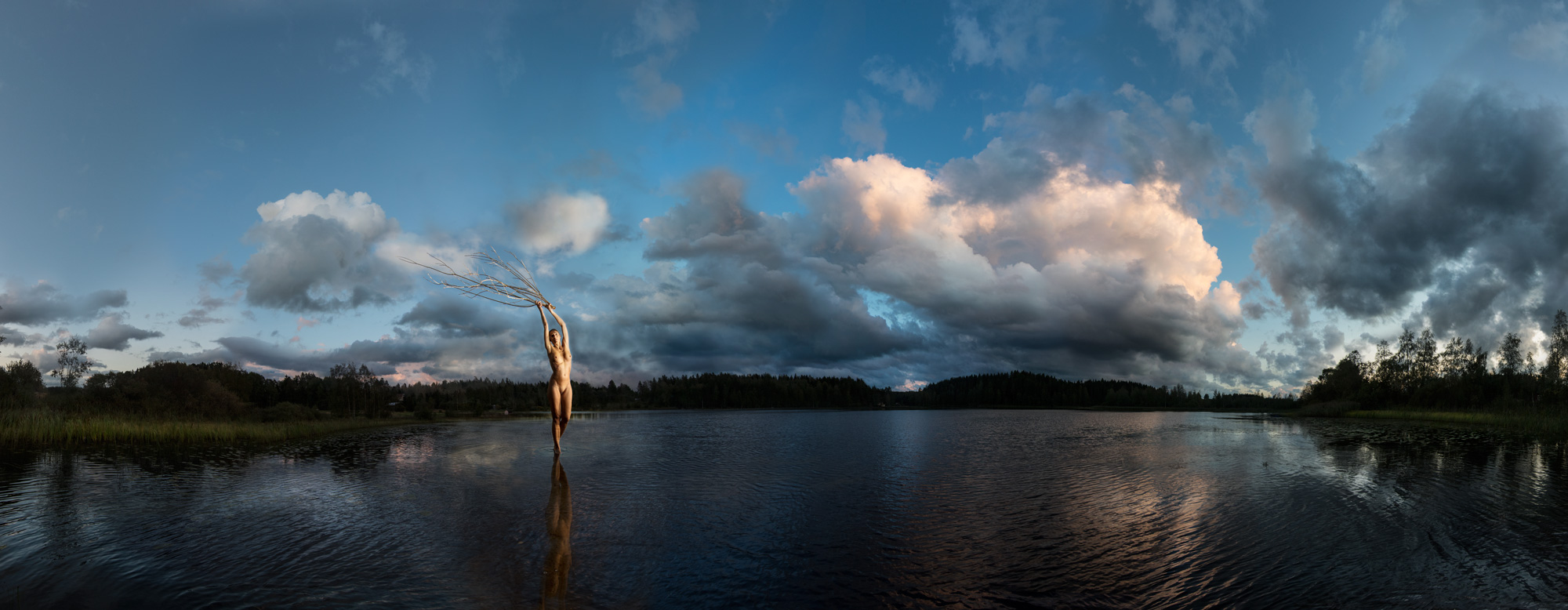 KÄÄNNA JUURI V. Fotografía y retoque digital. Lago Iso Hustu, Hämeenkyrö, Finlandia